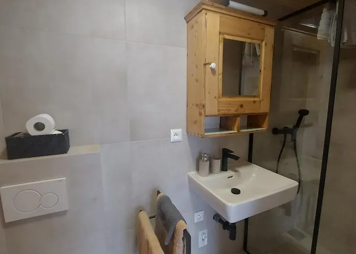 Lucany Nad Nisou 804 Appartement *